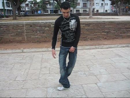 c Moi entrain de dancer le c-walk  :d